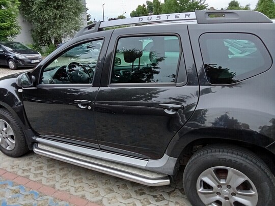 Sprzedam: zadbana Dacia Duster SUV w kolorze czarnym, rok 