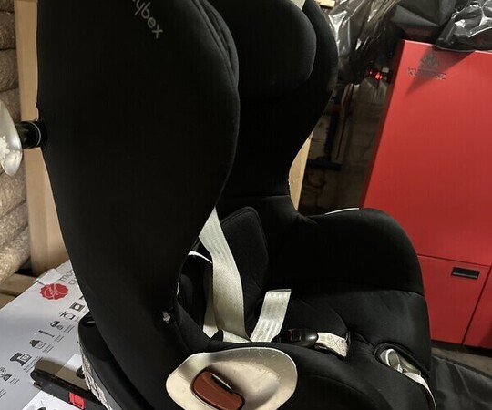 Witam mam do zaoferowania fotelik samochodowy Cybex sirona 