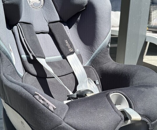 Sprzedam używany fotelik samochodowy marki Cybex. Fotelik 