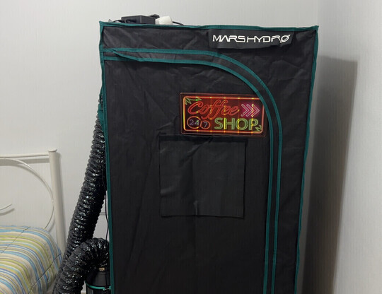 Używany growbox Mars Hydro w dobrym stanie - zestaw 