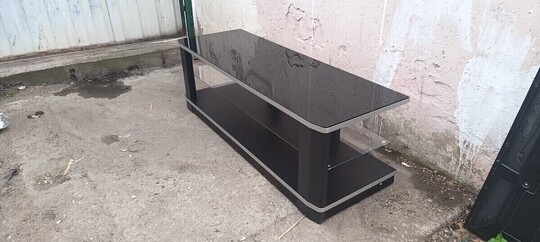 Sprzedam szafkę RTV wym 130cm 44 cm głębokość 42 cm 42cm 