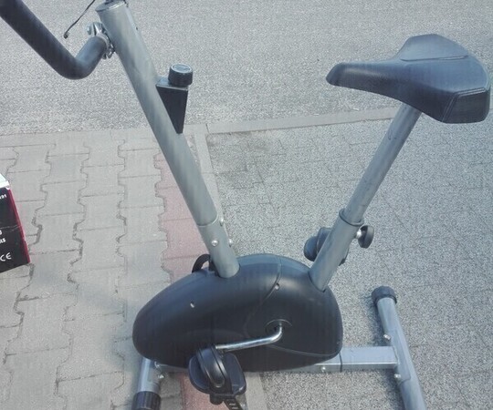 Solidny rower stacjonarny do ćwiczeń. Sprawny. Brak 