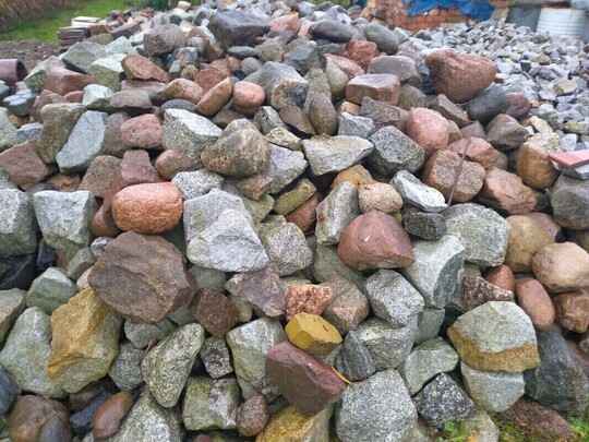 Kamień granitowy szaro biały wieksza ilość kilkanaście ton 