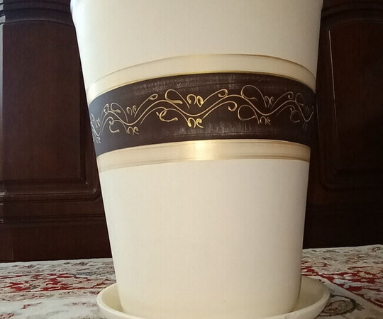 Donica ceramiczna mało używana. Wysokość 36 cm Średnica 30 