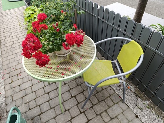 Sprzedam stolik i krzesełko balkonowe stan bobry. 35 zł. 