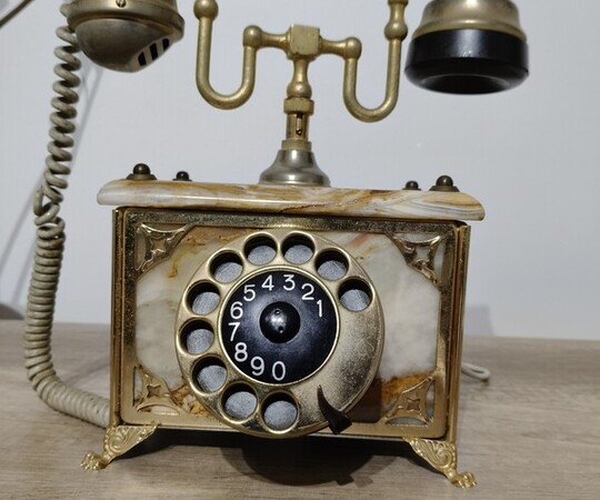 Sprzedam zabytkowy, unikatowy telefon stacjonarny z tarczą 