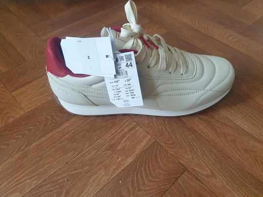 Sprzedam nowe buty Cropp rozm 44 (zaniżona rozmiarówka, 