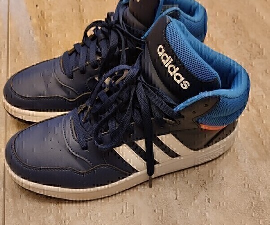 Sprzedam buty firmy Adidas rozmiar 40. Założone 2-krotnie. 