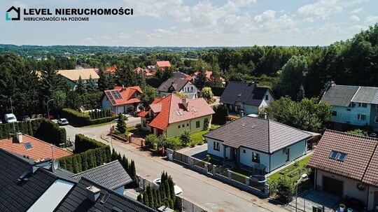 LEVEL NIERUCHOMOŚCI Dom wolnostojący w mieście ul. Klonowe 