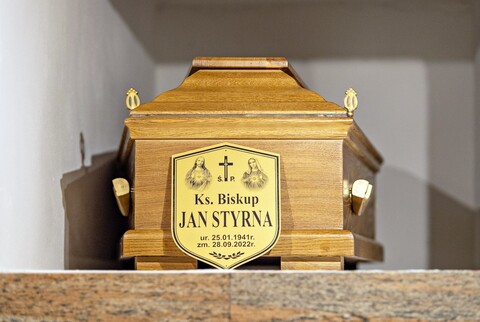 Pożegnali biskupa Jana Styrnę