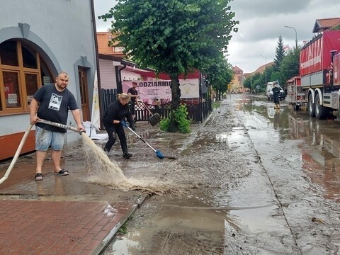 „Nie spaliśmy, nie mamy prądu, wody, nic...” (aktualizacja)
