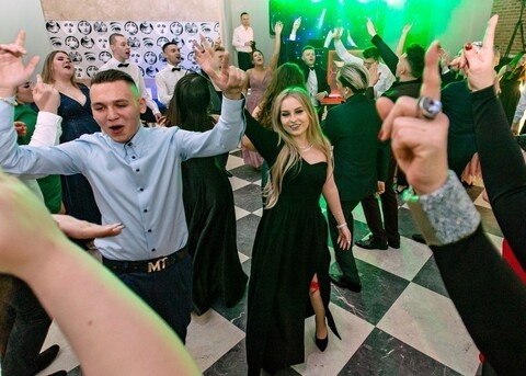 Studniówka ZSEiO: „Jesteście piękni, cudowni i tak też macie się bawić