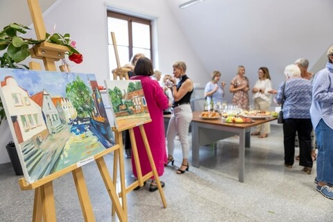 Wernisaż poplenerowy kobiecej grupy malarskiej