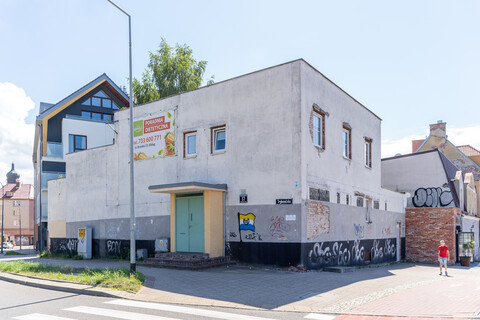 Mieszkaniec: Woda leje się na elektrykę