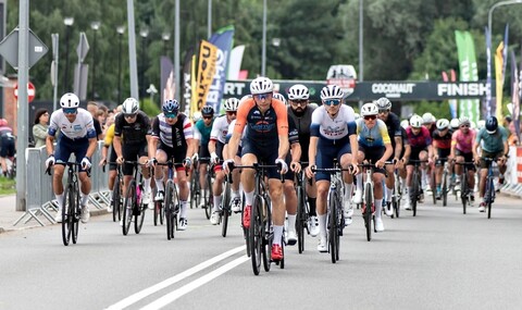 Ścigali się na szosie i rolkach. Road Race w Elblągu