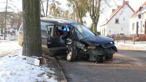 Rozbił auto i zbiegł. Policja szuka sprawcy