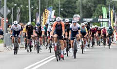 Ścigali się na szosie i rolkach. Road Race w Elblągu
