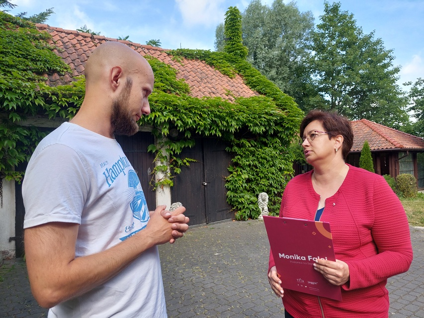 Kontrola w Fundacji Dumni z Elbląga. Prezes pokazuje posiadłość, ale dokumentów nie