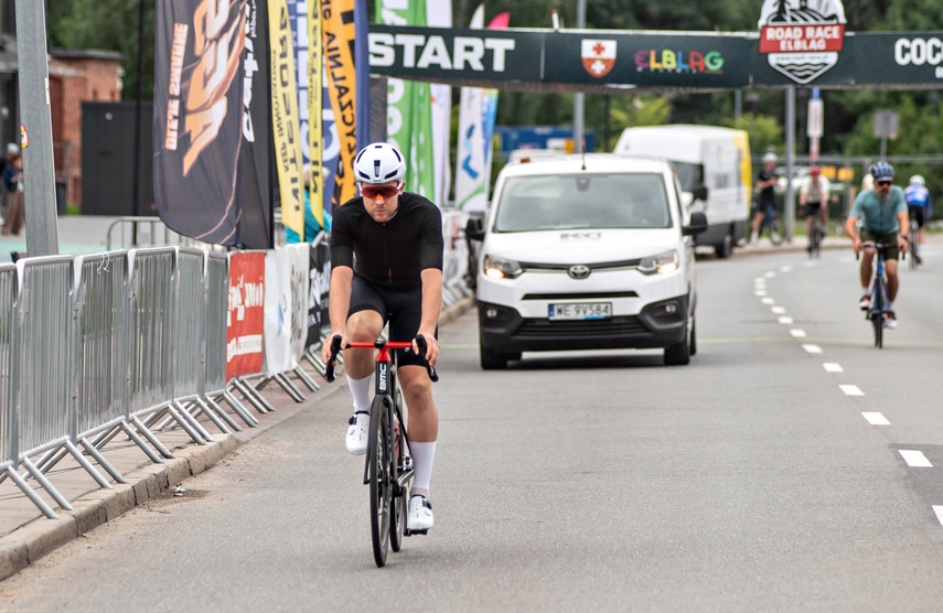 Ścigali się na szosie i rolkach. Road Race w Elblągu