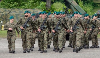 >Pododdział z Westerplatte na święcie 16 pułku