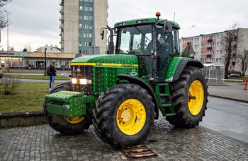 >Gorący bigos, jemioła i życzenia od rolników