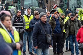 >Rolnicy protestowali w Elblągu. „Żywność spoza UE jest nafaszerowana pestycydami”