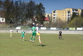 >Dwa zwycięstwa w IV lidze