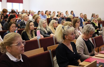 >Uczelnia wspiera edukację lokalnej społeczności. Bezpłatne szkolenie dla dyrektorów i pedagogów
