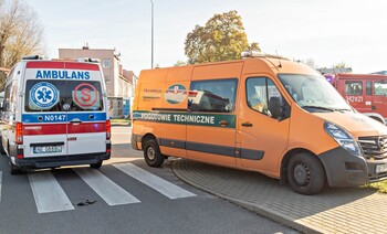 >Kolizja auta dostawczego z tramwajem