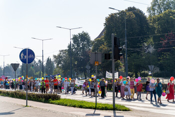>Seniorzy przemaszerowali przez miasto