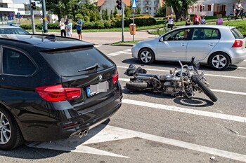 >Wypadek i śmierć motocyklisty na ul. 12 Lutego