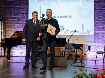 >Twórcy kultury z nagrodami