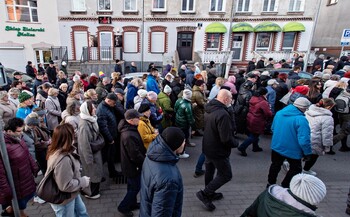 >Wierni przeszli przez miasto