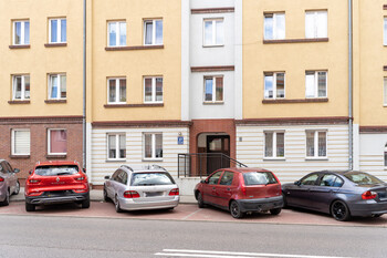 >Parkingowo-chodnikowe dylematy