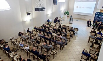 >Otwarcie z chirurgiczną precyzją