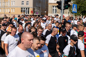 >Kibice przemaszerowali przez miasto 