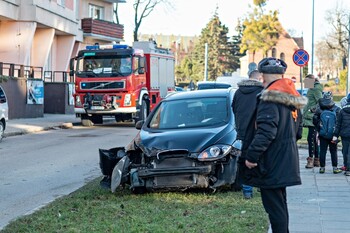>Nie ustąpił pierwszeństwa