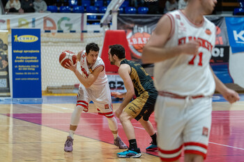 >Play off się oddala