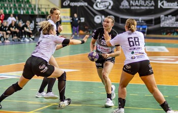 >Przegrana Startu z wielokrotnymi mistrzyniami Polski