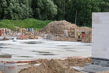 >Budowa kąpieliska