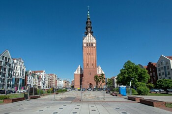 >Remontują plac przy katedrze