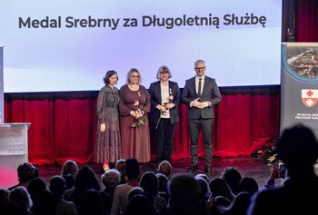 >Nauczyciele nagrodzeni przy okazji święta oświaty