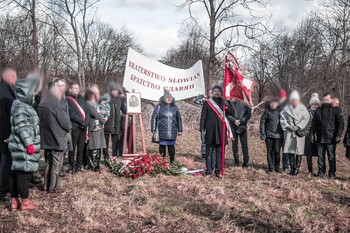 >Ambasador w Pieniężnie. Demonstracja prorosyjska, antyrosyjska pikieta
