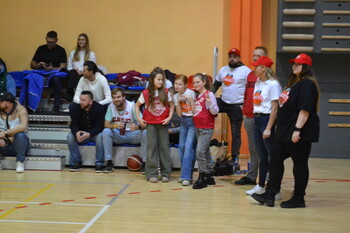 >Niepokonany jest nasz Elbasket kochany