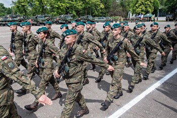 >Pododdział z Westerplatte na święcie 16 pułku