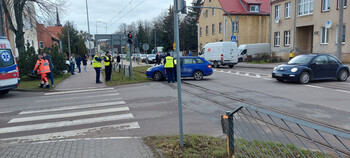 >Kolizja z tramwajem na Bema