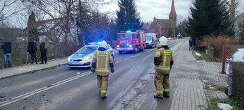 >Audi zderzyło się z koparką. Kierowca nietrzeźwy i z zakazem prowadzenia pojazdów.