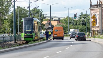 >Wjechał na tory i zablokował ruch tramwajów