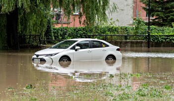 >Szpital uratowany przed wodą, okolice zalane