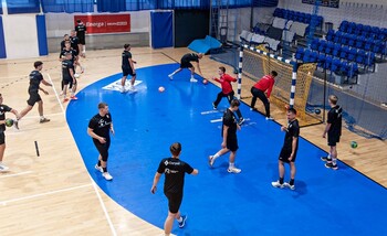 >Chcemy być w pierwszej połowie tabeli